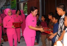 Bhayangkari Cabang Sintang Salurkan Bantuan Kemanusiaan bhayangkari