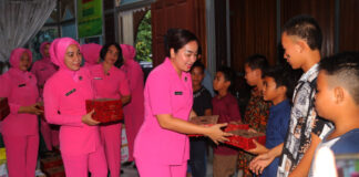 Bhayangkari Cabang Sintang Salurkan Bantuan Kemanusiaan bhayangkari