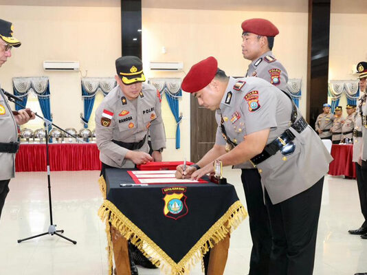 18 PJU Polda Kepri Kapolres/Ta Jajaran Alih Tugas dan Mutasi Jabatan kepri
