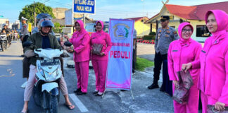 Moment HUT Polda Kepri Ke 20 Tahun : Polsek Kundur Berbagi Takjil Jelang Berbuka Puasa 1446H takjil