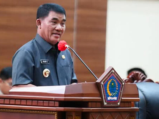 Gubernur Yulius Selvanus Dorong Legalitas Cap Tikus sebagai Produk Unggulan Daerah gubernur