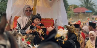 M. Haidarsyah Dikukuhkan sebagai Datuk Paduko Nan Batembang di Nagari Tabek Patah datuk