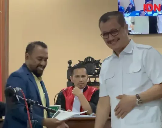 Mantan Wakapolri Oegroseno Beberkan Perbedaan Wajah Jokowi di Ijazah dan Asli