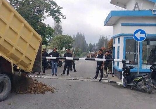 Kaum Melayu Kopong Tutup Akses Alahan Panjang Resort, Klaim Tanah Ulayat Dirampas Sejak 1983