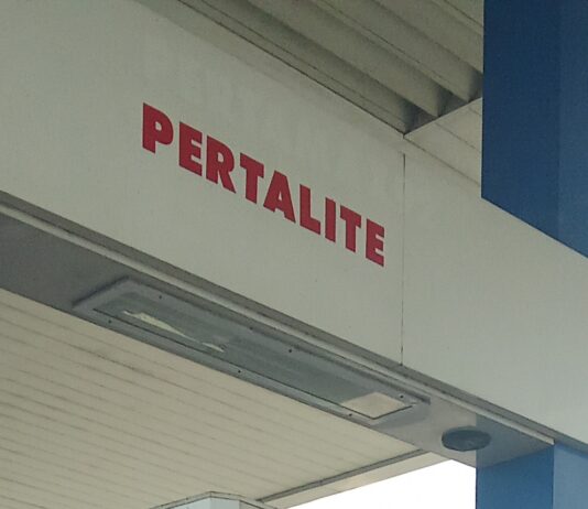 Diduga Langgar Aturan, Mobil Pelansir Pertalite Bebas Isi BBM di SPBU Bolai Gunung Talang