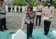 HUT Bhayangkara ke-80, Kapolres Karimun Pimpin Upacara Tabur Bunga di Taman Makam Pahlawan Nasional Tanjung Batu Kundur Karimun