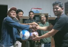 Pemuda Batu Manggaga Labueh Terima Bantuan Bola dari Irwandi, S.A.P Pemuda Batu Manggaga Labueh