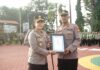 Kapolres Karimun Beri Penghargaan Pada Anggota Yang Berprestasi